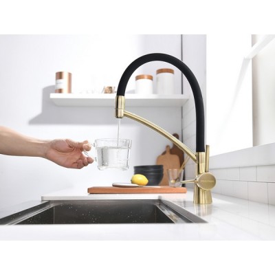 Смеситель Paulmark Siegen Si213111-BR, бронза, черный шланг Смеситель Paulmark Siegen Si213111-BR, бронза, черный шланг