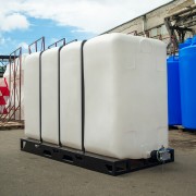 Емкость ЭКОПРОМ KR 4000 л с 2 патрубками 90 и 63 мм в обрешетке (полный слив)