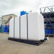 Емкость ЭКОПРОМ KR 4000 л с 2 патрубками 90 и 63 мм в обрешетке (полный слив)