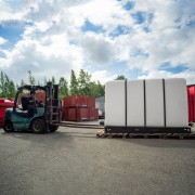 Емкость ЭКОПРОМ KR 4000 л с 2 патрубками 90 и 63 мм в обрешетке (полный слив)