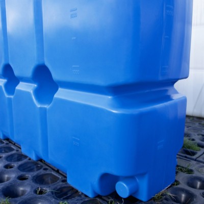 Емкость ЭКОПРОМ ST 2000 л с патрубками 100мм Емкость ЭКОПРОМ ST 2000 л с патрубками 100мм