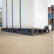 Емкость ЭКОПРОМ KR 4000 л с 1 патрубком 63 мм в обрешетке (полный слив)