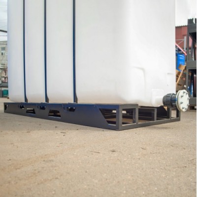 Емкость ЭКОПРОМ KR 4000 л с 1 патрубком 63 мм в обрешетке (полный слив) Емкость ЭКОПРОМ KR 4000 л с 1 патрубком 63 мм в обрешетке (полный слив)