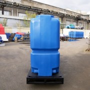 Емкость ЭКОПРОМ ST 2000 л с патрубками 100мм в обрешетке