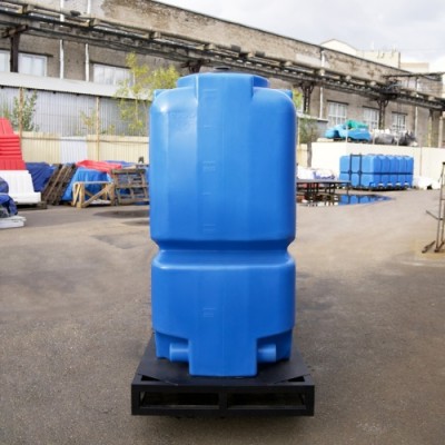 Емкость ЭКОПРОМ ST 2000 л с патрубками 100мм в обрешетке Емкость ЭКОПРОМ ST 2000 л с патрубками 100мм в обрешетке