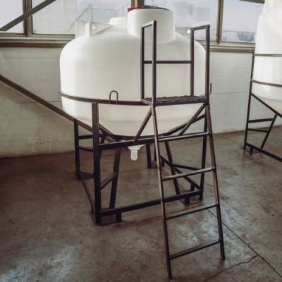 Емкость ЭКОПРОМ ЦКТ 3000 л с патрубком в обрешетке Емкость ЭКОПРОМ ЦКТ 3000 л с патрубком в обрешетке