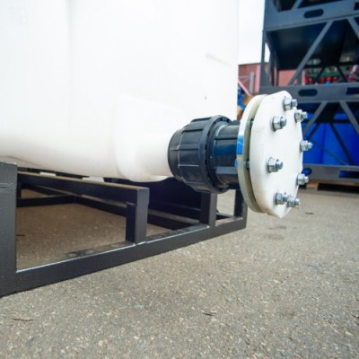 Емкость ЭКОПРОМ KR 4000 л с 1 патрубком 63 мм в обрешетке (полный слив) Емкость ЭКОПРОМ KR 4000 л с 1 патрубком 63 мм в обрешетке (полный слив)