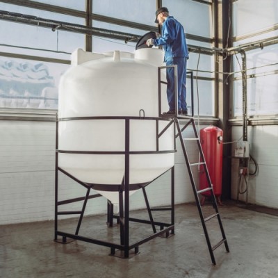 Емкость ЭКОПРОМ ЦКТ 5000 л с патрубком в обрешетке Емкость ЭКОПРОМ ЦКТ 5000 л с патрубком в обрешетке