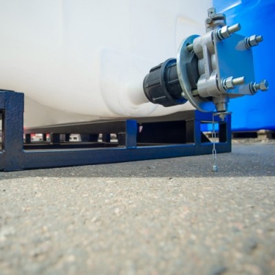 Емкость ЭКОПРОМ KR 4000 л с 1 патрубком 63 мм в обрешетке (полный слив) Емкость ЭКОПРОМ KR 4000 л с 1 патрубком 63 мм в обрешетке (полный слив)