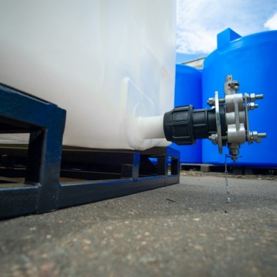 Емкость ЭКОПРОМ KR 4000 л с 1 патрубком 63 мм в обрешетке (полный слив) Емкость ЭКОПРОМ KR 4000 л с 1 патрубком 63 мм в обрешетке (полный слив)