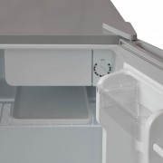 Компактный холодильник с отделением для быстрого охлаждения напитков Бирюса Б-M50